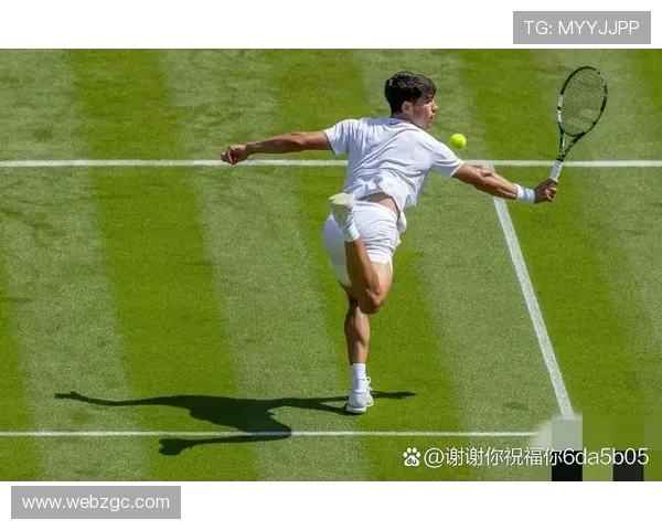 弗格强硬打成3+1振臂欢呼激励全队士气展现领袖风范